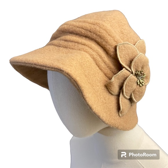 Lawliet Wool Hat Beaded Flower Appliqué Camel color - Picture 2 of 6